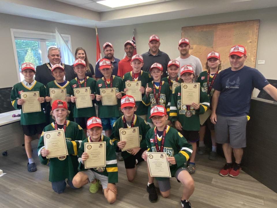 Mount Forest Rams U11 Rep team with Mayor Andy Lennox.